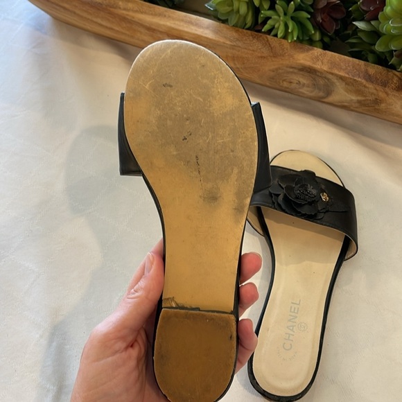 Chanel Black Camellia Embellished Leather Slide sandal shoes Size 39 - Picture 8 of 11